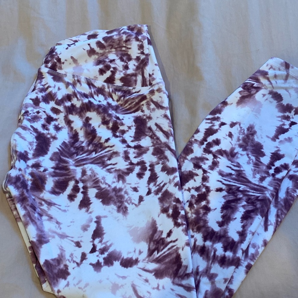 Cozy tie-dye leggings